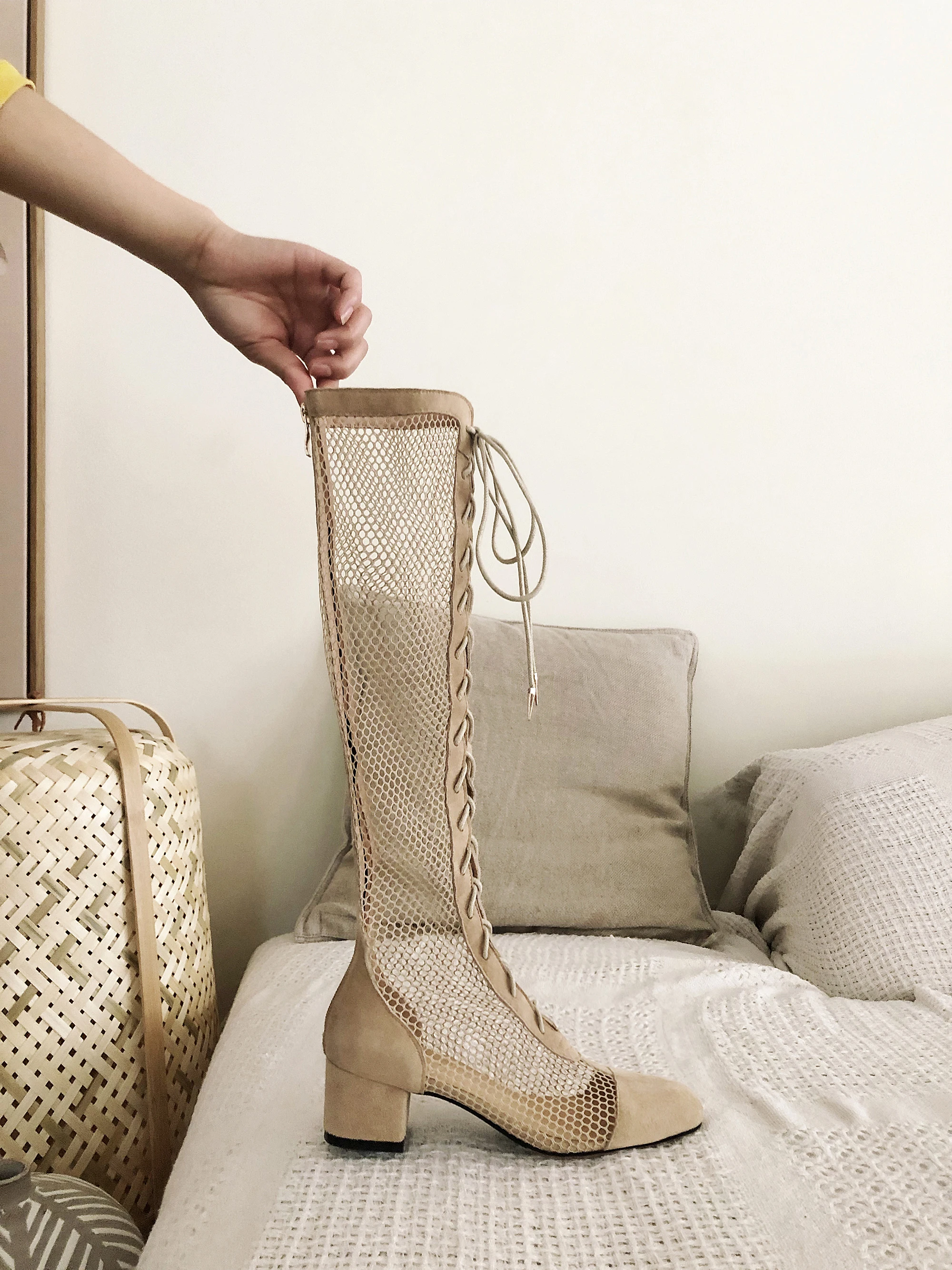 Online Asli Niat Wanita Bergaya Air Mesh Sepatu Bot Setinggi Lutut Square Toe Square Heels Boots Populer Aprikot Sepatu Ringkas Seksi