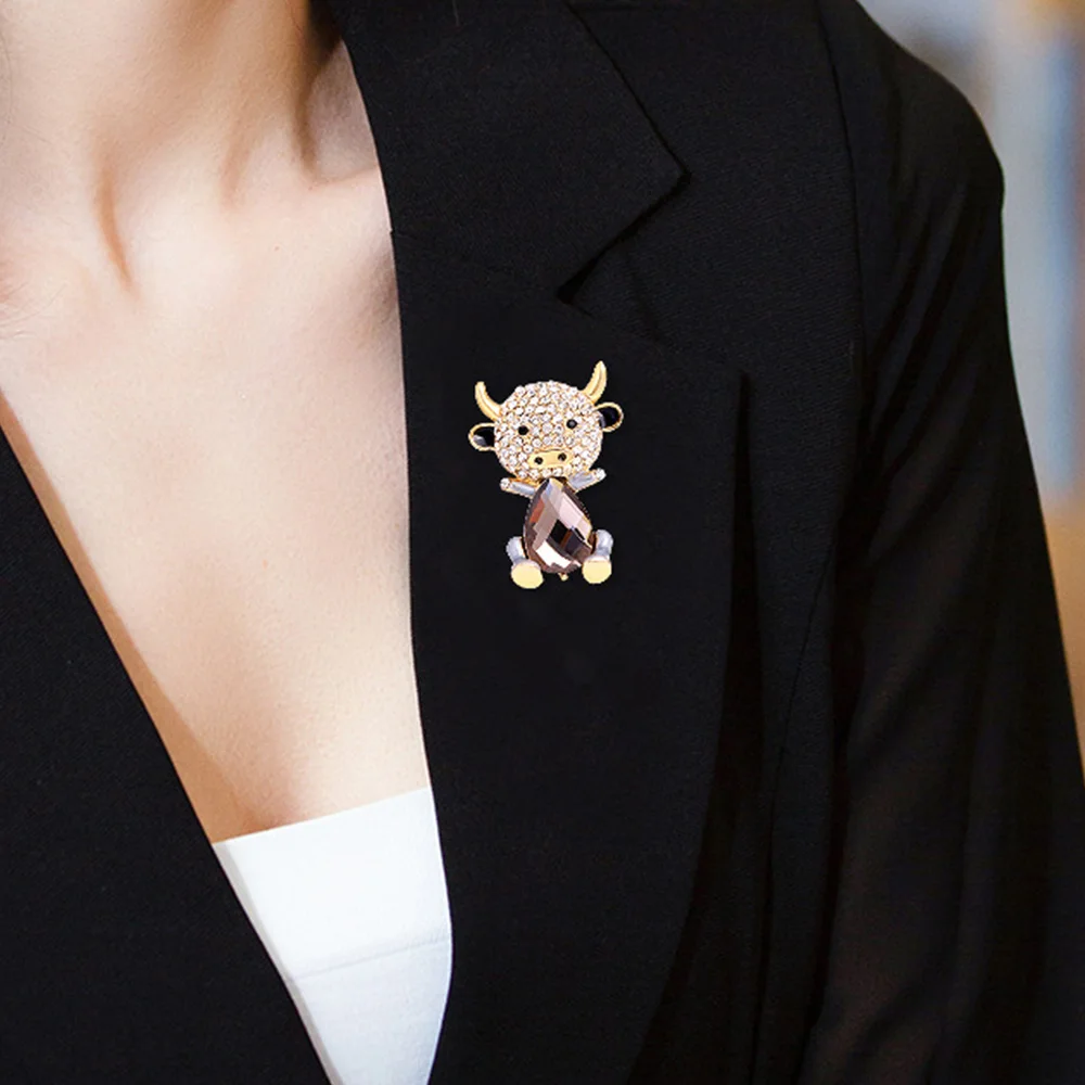 Симпатичные Броши Стразы с кристаллами в виде мультяшного быка для женщин 2021