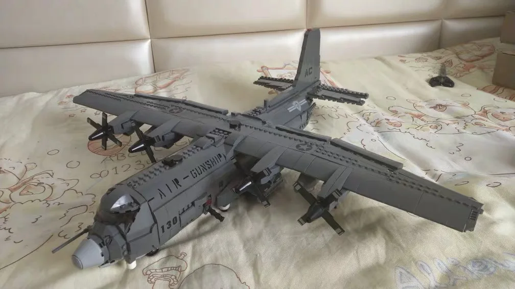 Военный AC130 на поле битвы 1713 шт WW2 вертолет строительный блок оружие фигурки