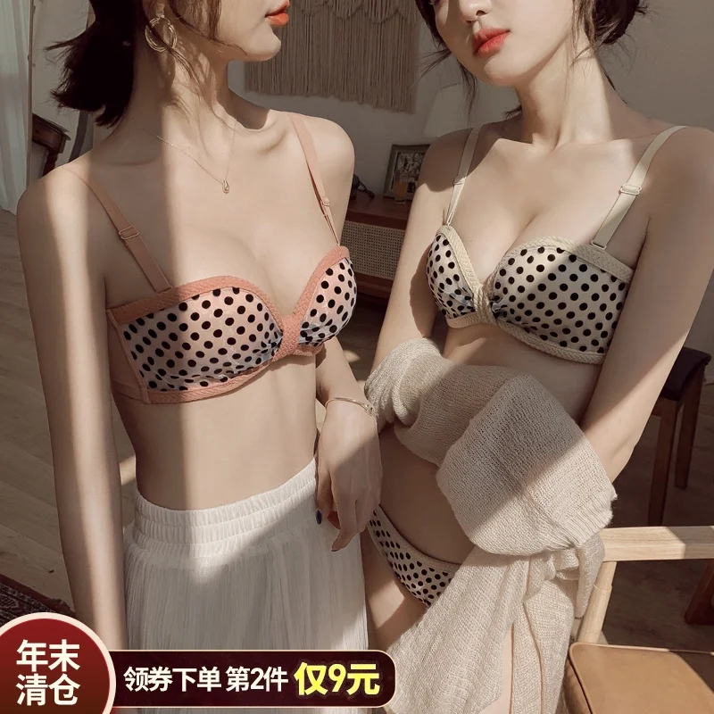 Мягкие тонкие милые женские туфли с симпатичным узором в горох небольшой груди