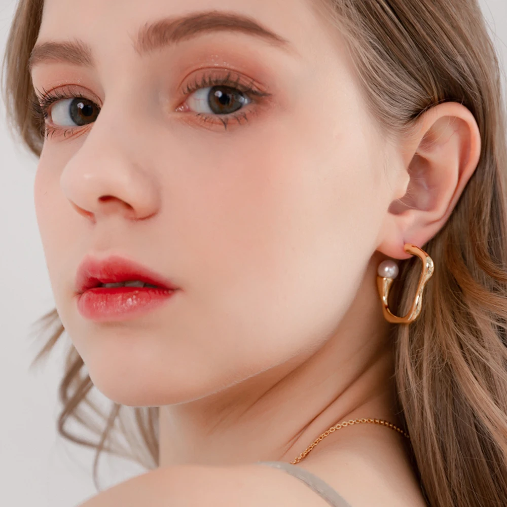

2021 new C shape metal punk stud earrings women's irregular pearl earrings high quality simple elegant jewelry gifts