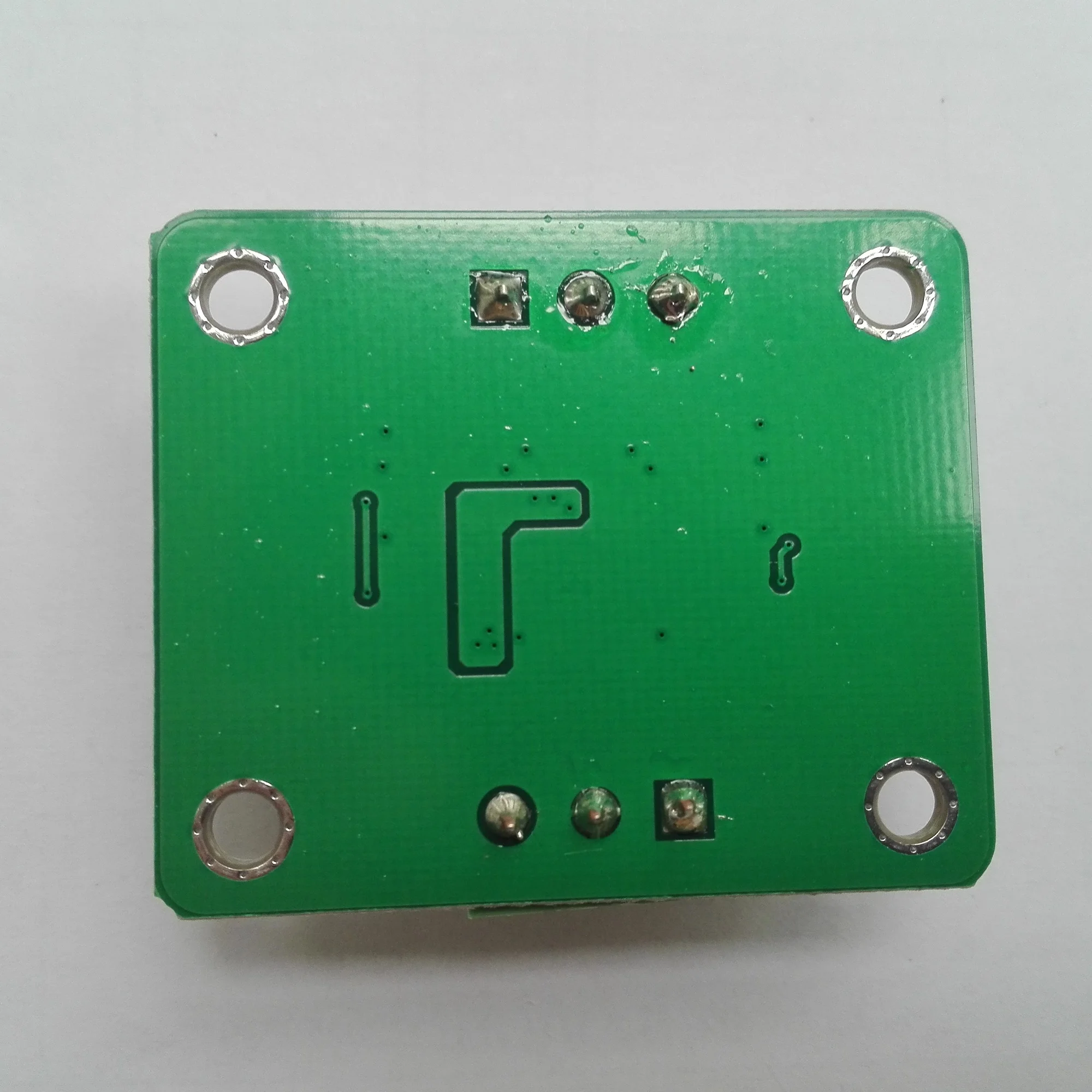 Радиоуправляемый генератор колебаний моста самовозбуждающийся сигналов