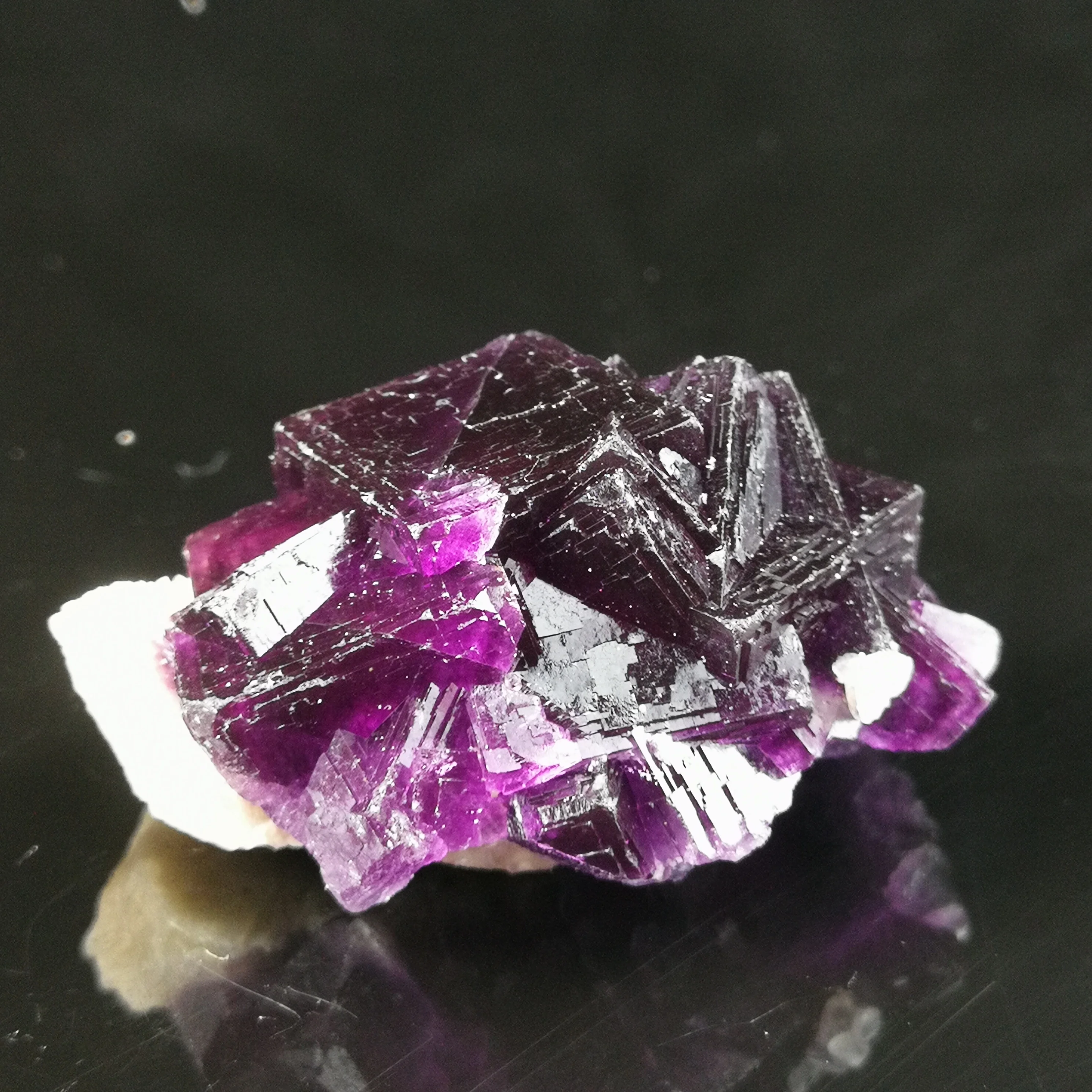 

60.0gNatural purple octahedral fluorite mineral specimen furniture ornaments