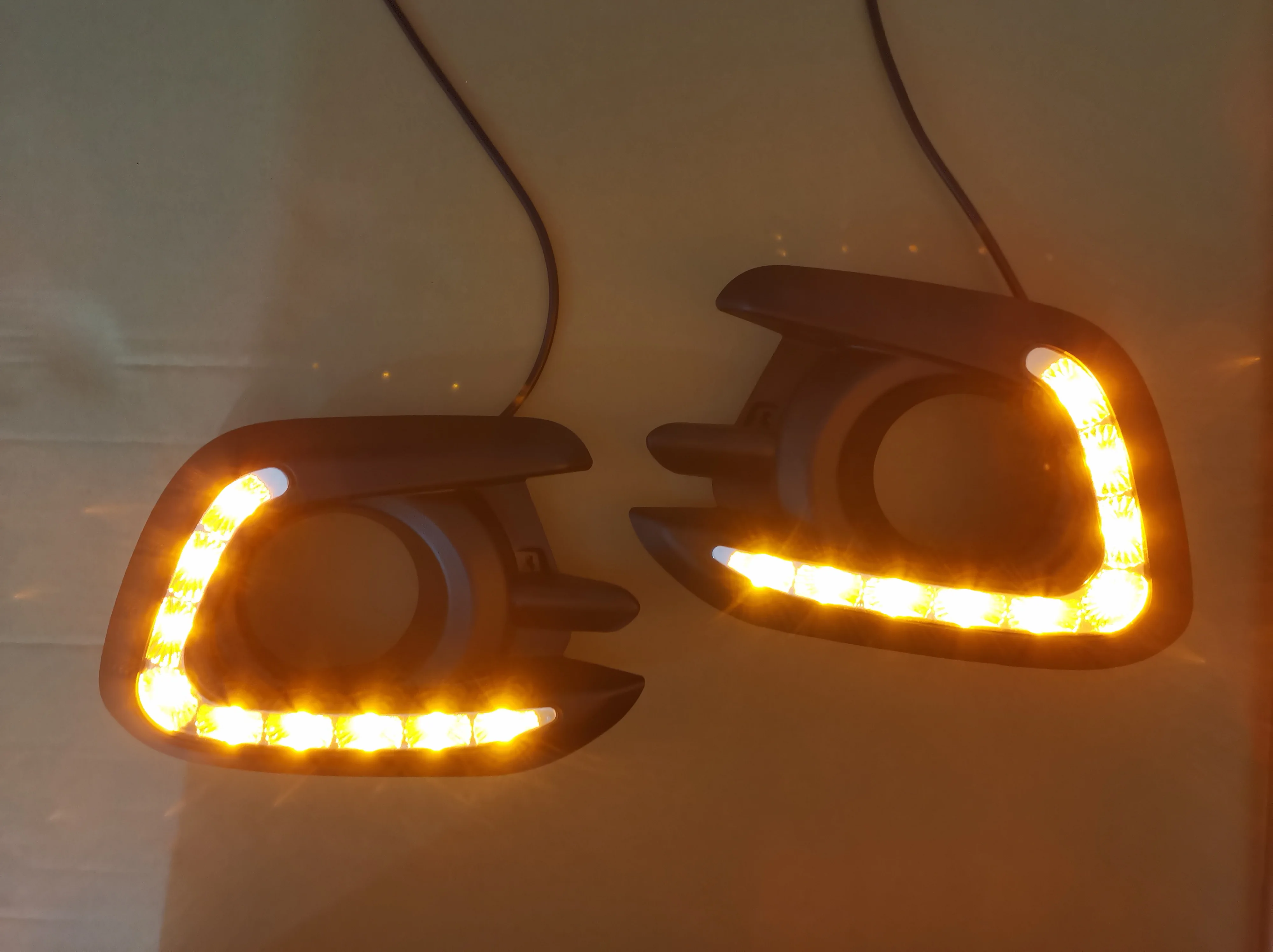 

1Pair Turn signal Yellow Flashing 12V Car LED Daytime Running Lights LED DRL Daylight E-mark for Pajero 2013~2015 Fog Lamp Cover