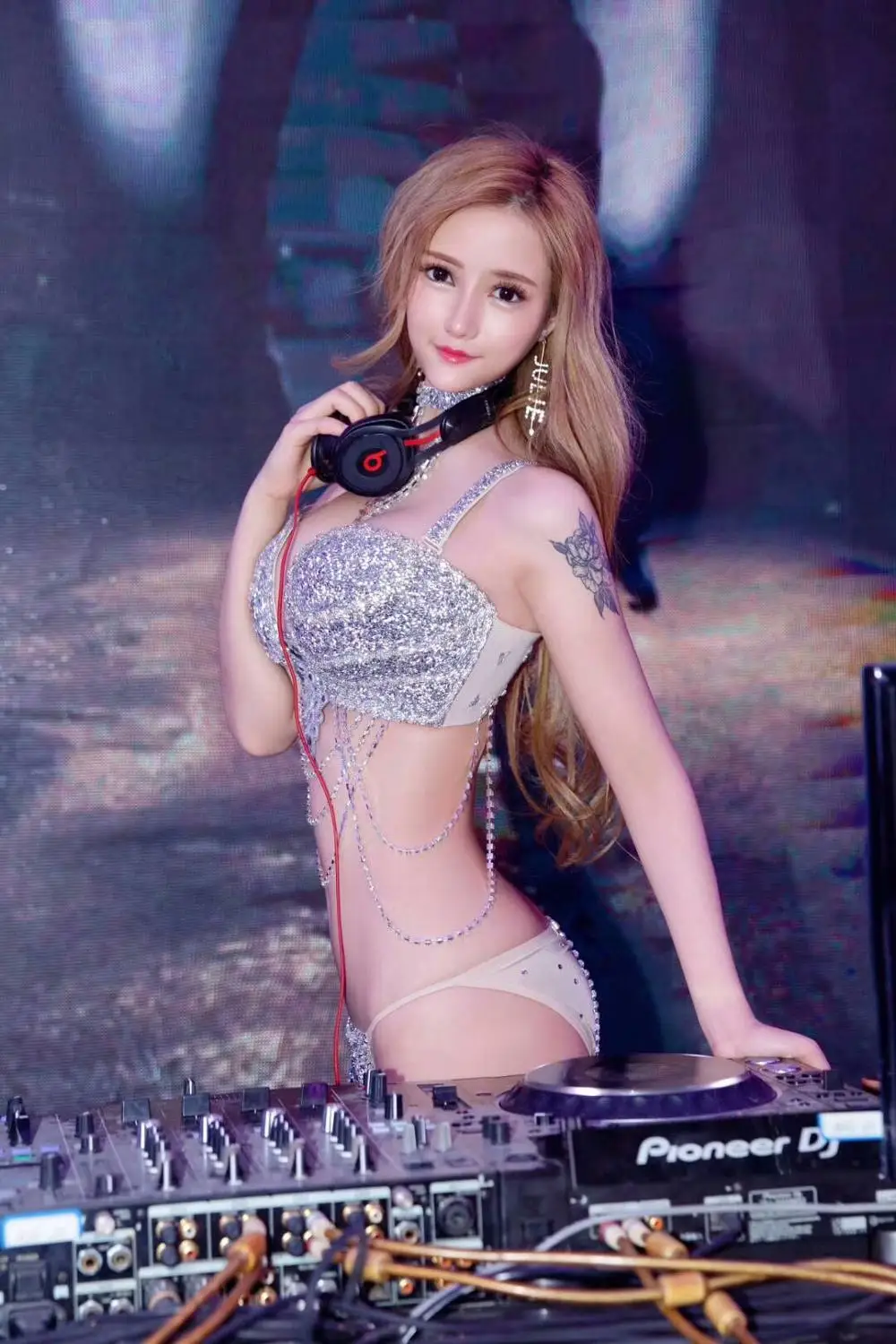 

Silver Rhinestones Bikini DS Costume Female Singer Stage Wear Mesh Tops and Pants DJ Dance Party Outfit Rhinestone Outfit 2020