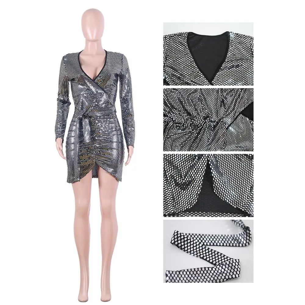 Осенне зимнее короткое платье с глубоким V образным вырезом длинным рукавом и