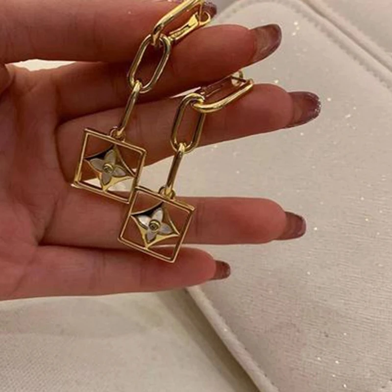 

2021 new high-quality European and American square pendant earrings long chain French retro earrings temperament gift for women.