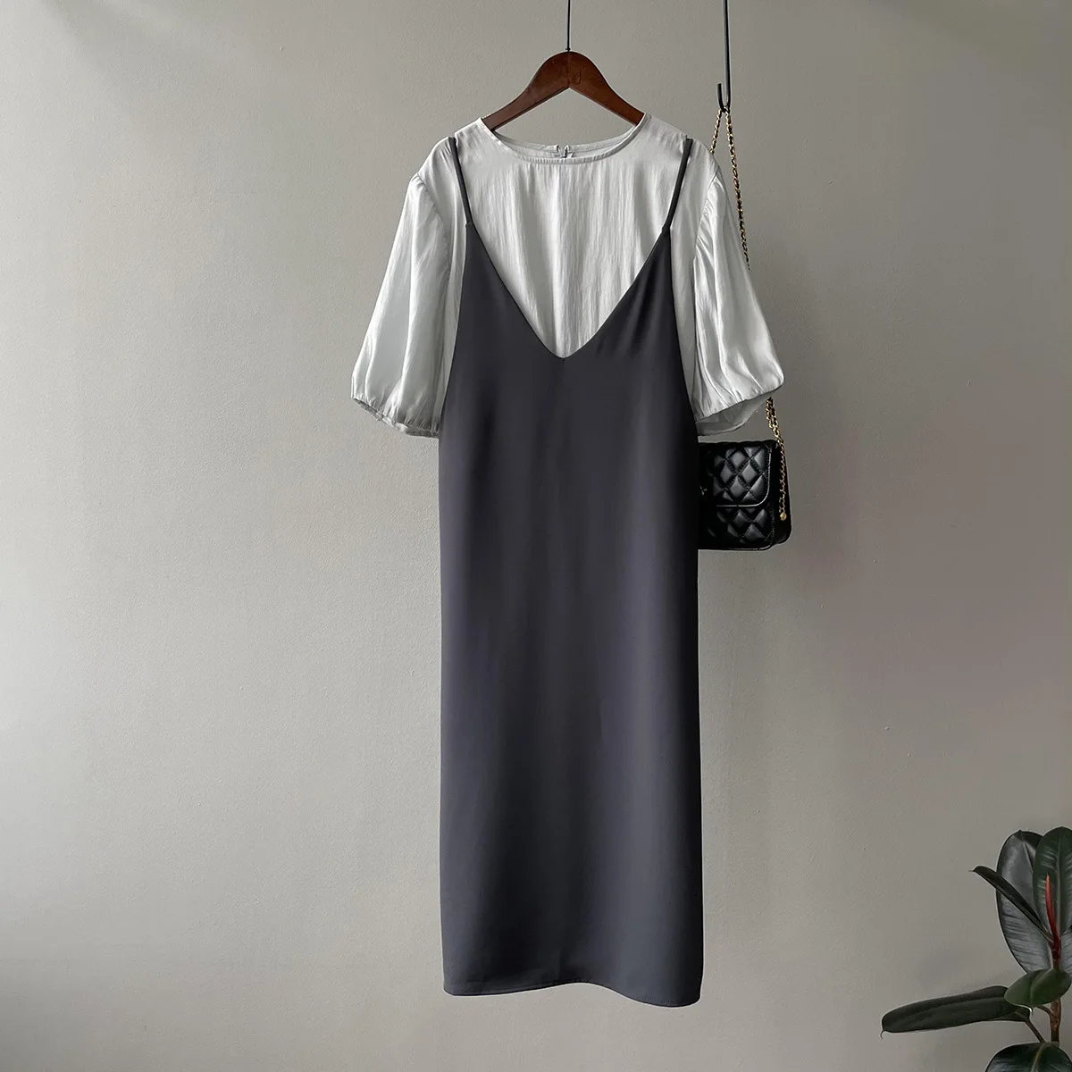 

Yan Shuang 2021 summer new Tencel bubble sleeve top loose French suspender dress two piece set 80195