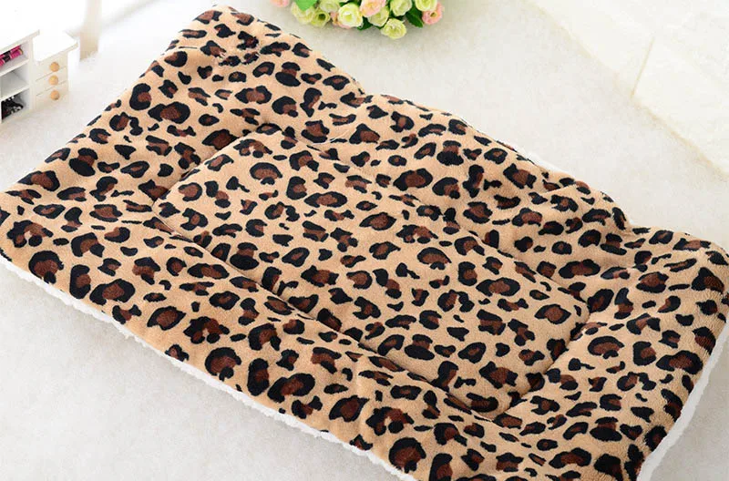 Leopard Моющиеся коврики для больших и маленьких средних собак, кошек, теплые флисовые кровати, диванные матрасы, кровати для собак, лабрадоры, товары для собак породы чихуахуа - Цвет: Leopard