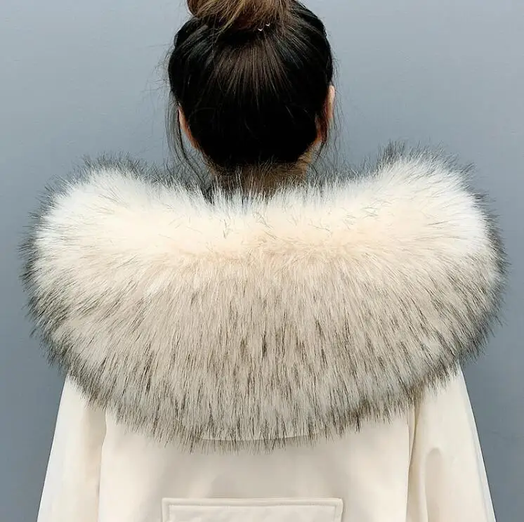 Женский большой шарф из искусственного меха теплый зимний с капюшоном и меховым