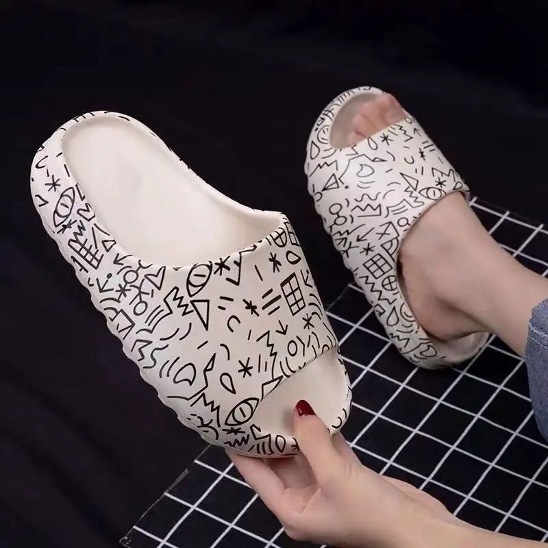 

2021 luxury brand slippers men's sandals slippers indoor house slippers graffiti casual beach slippers EVA quality cartoon shoes
