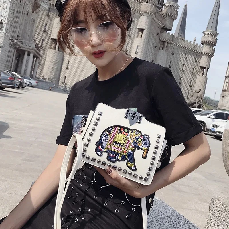 Ins модная сумка-мессенджер летняя женская сумка 2020 новая маленькая с заклепками в