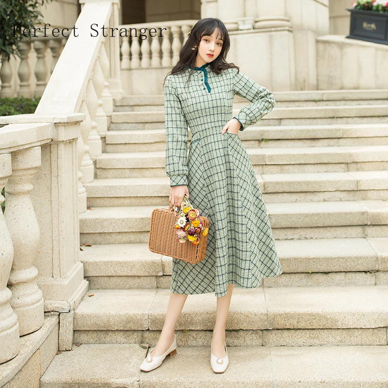 Женское шерстяное платье в стиле ретро длинное клетчатое с воротником стойкой и