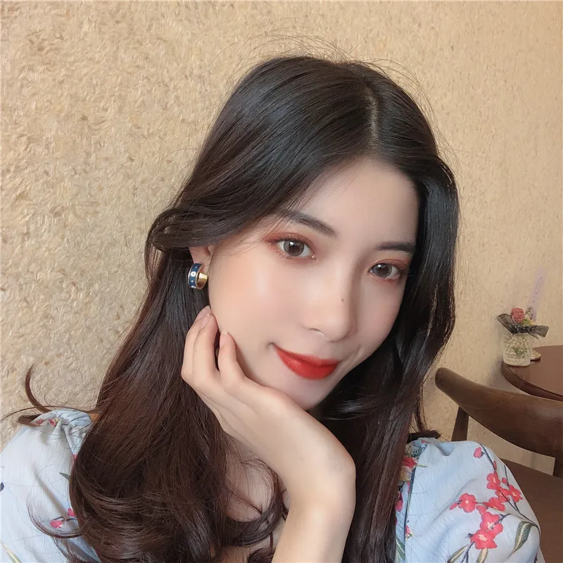 

Vintage fashion joker small wrinkle chrysanthemum printing C shape earrings contracted super fairy maiden temperament earrings