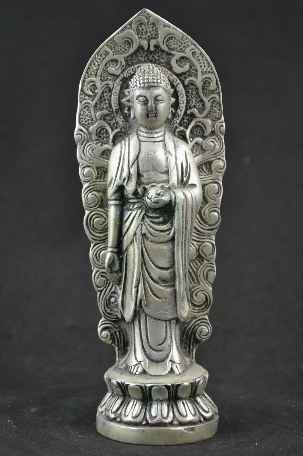 

Серебряная резная Будда размером 16,2 см */ Miao с искусственными элементами на буддистском лотосе, украшение для дома и гостиной