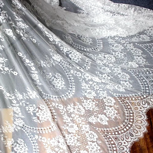

Роскошная кружевная ткань Шантильи с красивым дизайном ресниц для платьев 1,5x3 м