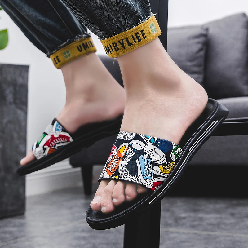 

2021 New Luxury Men Indoor Slippers Designer Beach Men Slippers Fashion Casual Shoes For Mens Rubber Sole Shower Slippers Man