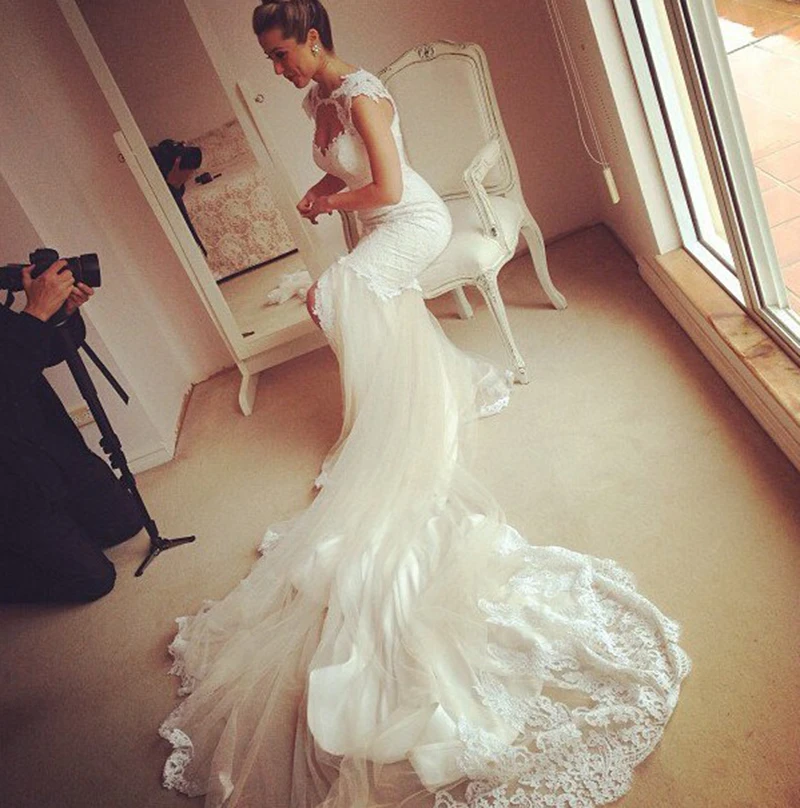 

Luxury Mermaid Wedding Dresses Appliques Sweep Train Garden Bridal Gowns Lace Covered Button Customize Wedding Dress