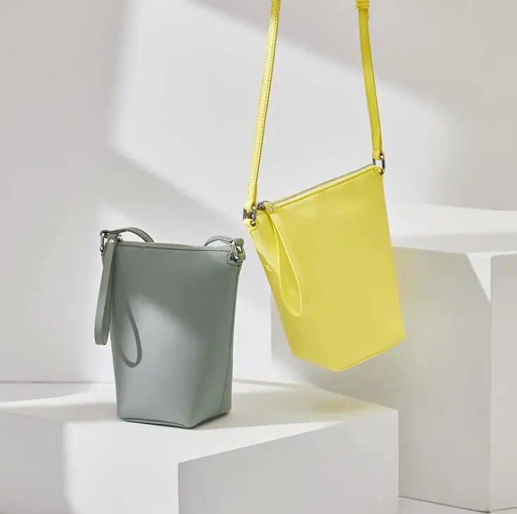 

Новая кожаная сумка для женщин в 2021 году-это модная и простая, нишевой дизайн мини, искусственная сумка, через плечо ba