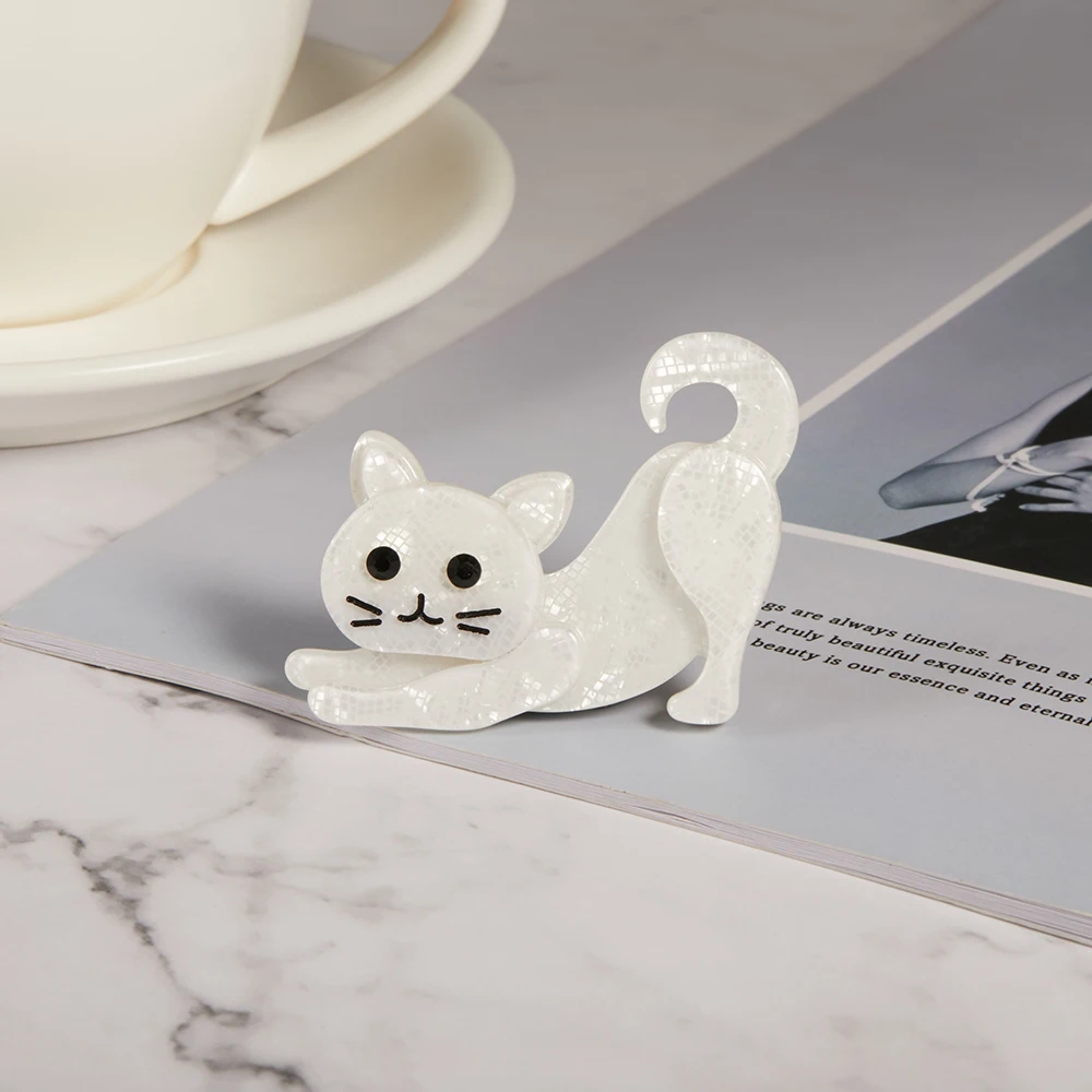 

APSVO New Acrylic Cat Brooches For Women Lovely Big Plastic Animal Handmade Brooch And Pins Fashion Ladies Lapel Pin Jewelry