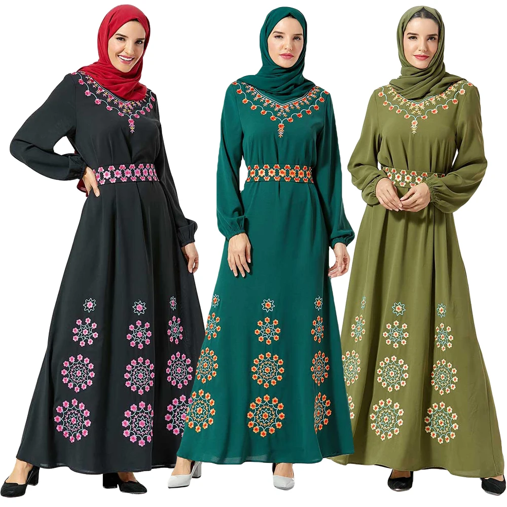 Женское платье с вышивкой в мусульманском стиле