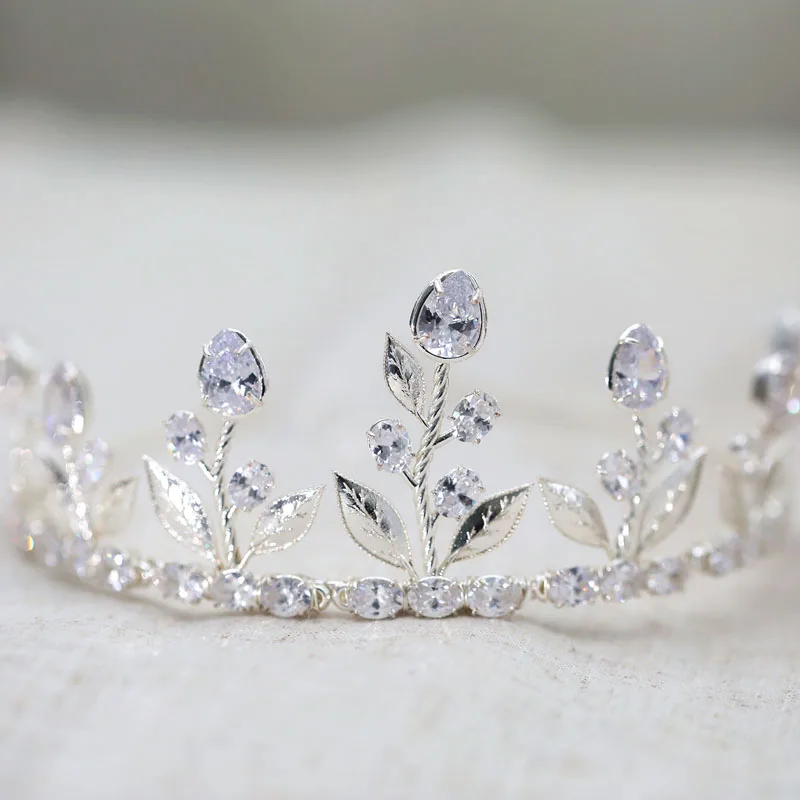 

Floralbride Baroque Style Copper Alloy Leaf Flower Zircon Bridal Tiara Crown Wedding Women Bridesmaids Hair Jewelry Accessories