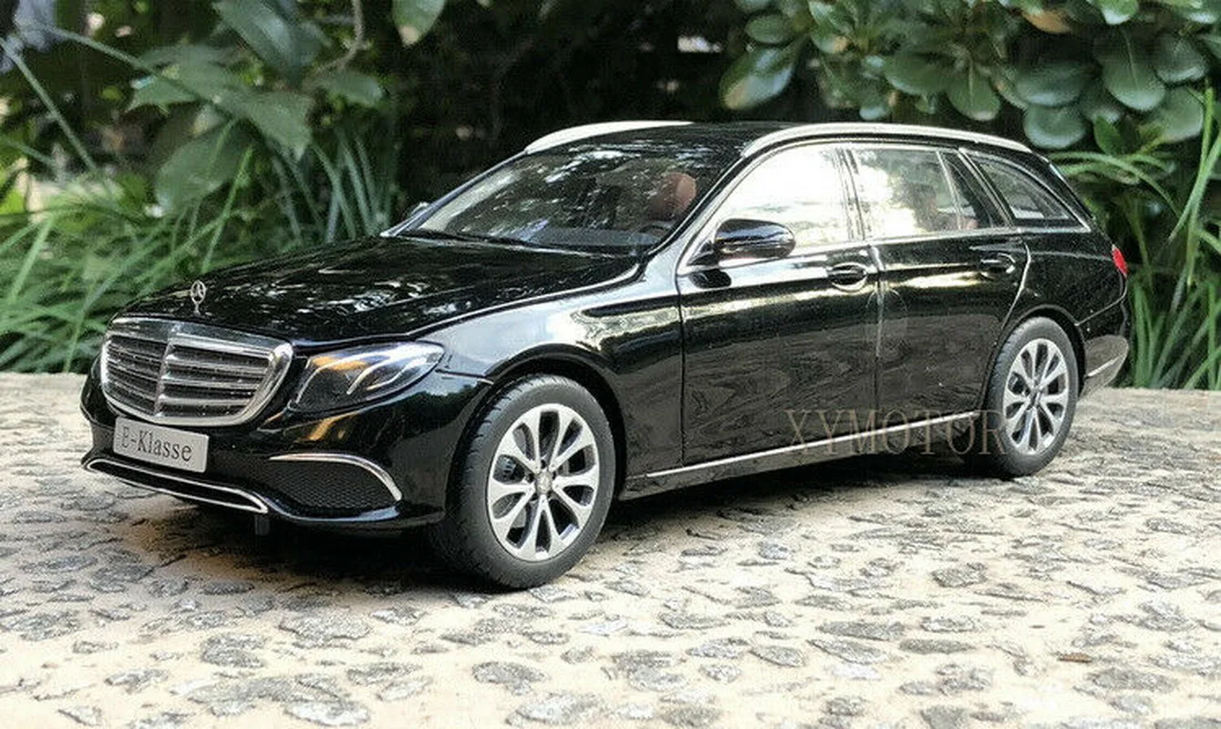 Модель автомобиля Mercedes Benz E Class klase 1:18 литая Металлическая машинка цвет