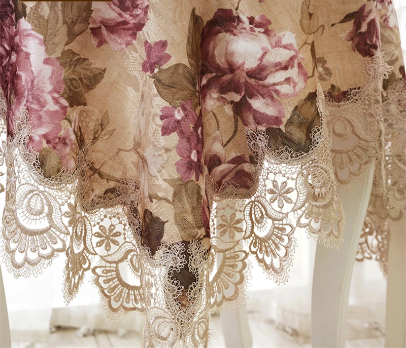 Изысканная жаккардовая скатерть с большими цветами кружевная вышитая для стола