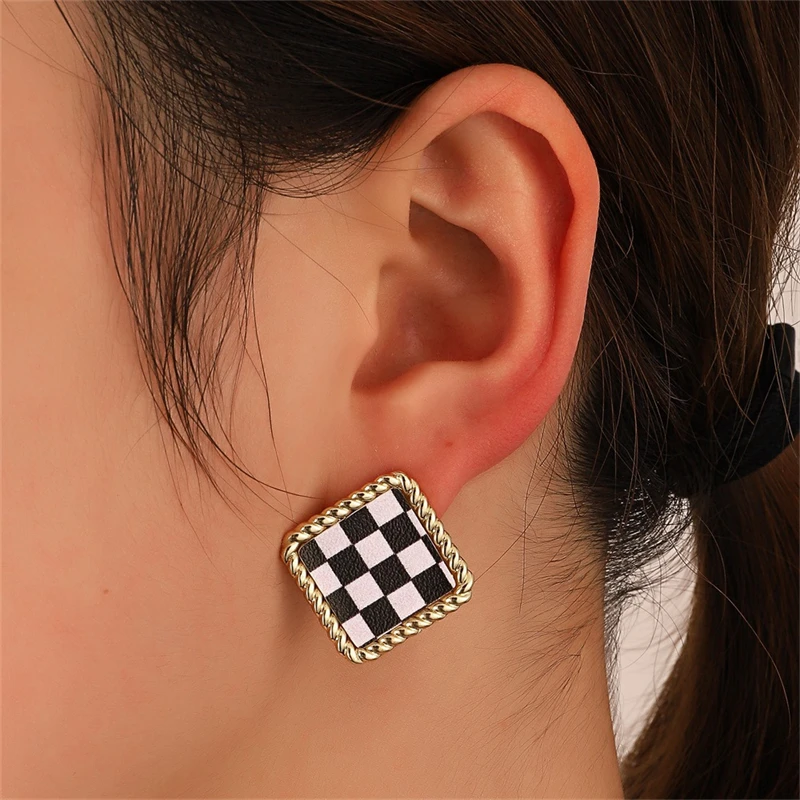 BanFu корейские квадратные акриловые черные и белые Висячие серьги из сплава для