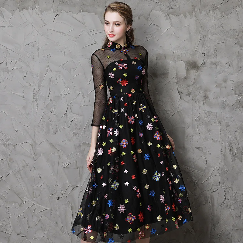 

Платье женское вечернее ТРАПЕЦИЕВИДНОЕ с круглым вырезом и цветочной вышивкой