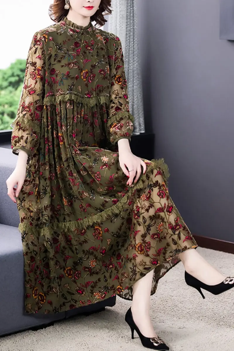 

Korean Clothing 2020 Autumn New Velvet Jacquard Loose Large Size Burnt Flower Long Dress Printed Fashion Spliced Robe 4XL Y358