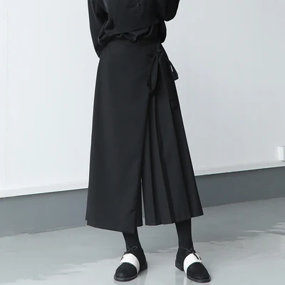 С завышенной талией записная книжка ПЕРЕПЛЕТОМ с плотно прилегает к телу прямые