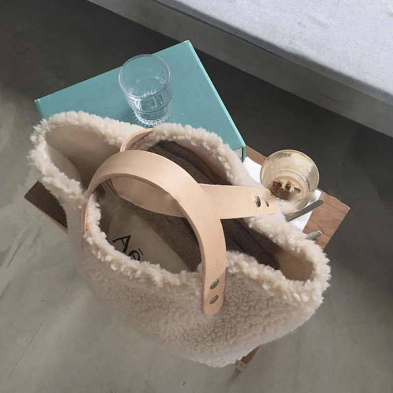 

Korea Stlye Women Handbag Large Capacity Winter New Soft Wool Plush Woman Bags Ladies Totes Shopping Bag Bolsa Feminine White