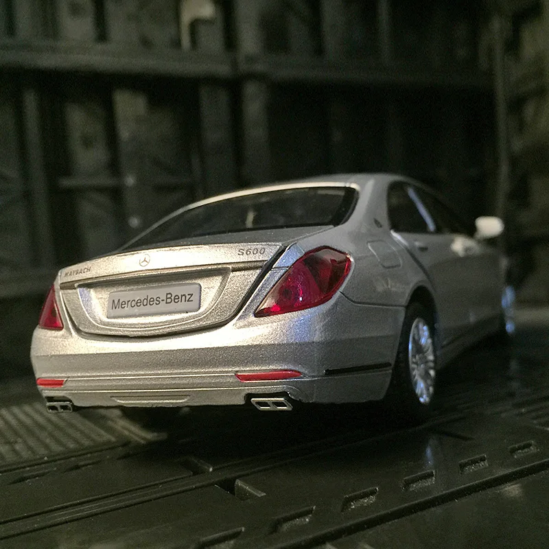 

1/32 Mercedes-Benz Maybach S-CLASS S600 High simulation Alloy car model Metal material toy birthday present gift children adult