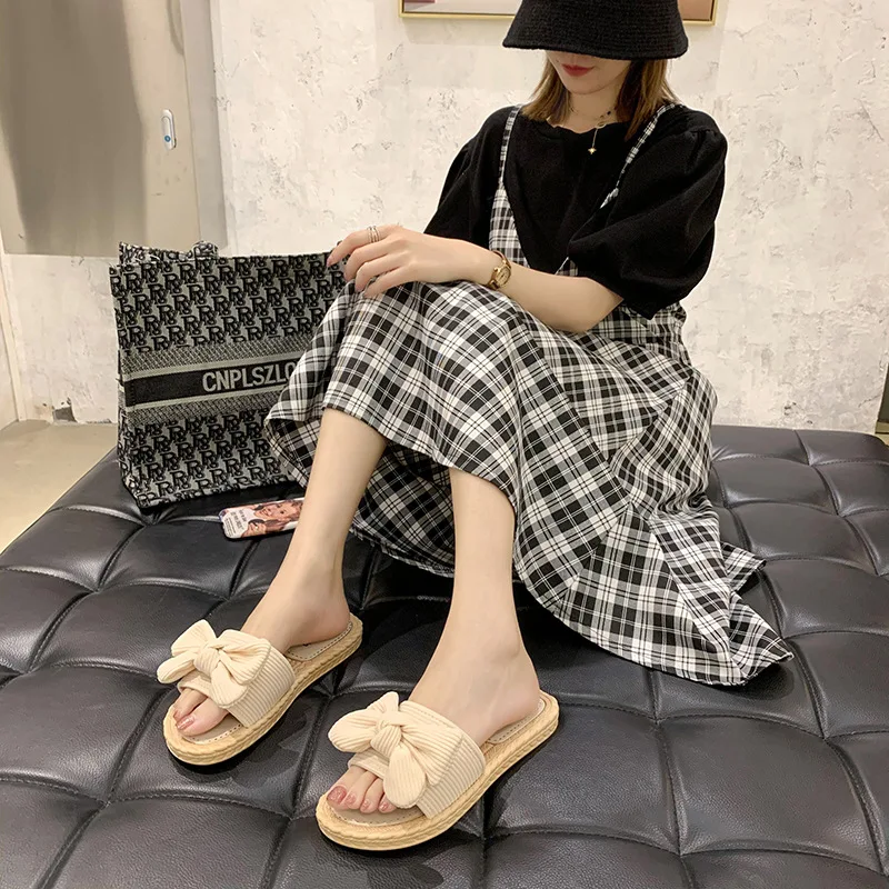 

2021 New Winter Fashion Korean bow home slippers on the beach