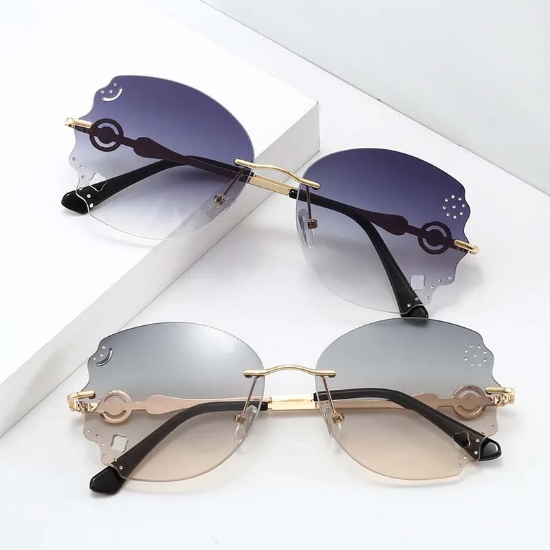 

High Quality Butterfly Women Sunglasses Fashion Metal Big Frame Lady Sun Glasses New Female Oval Gradient Lens Eyewear UV400