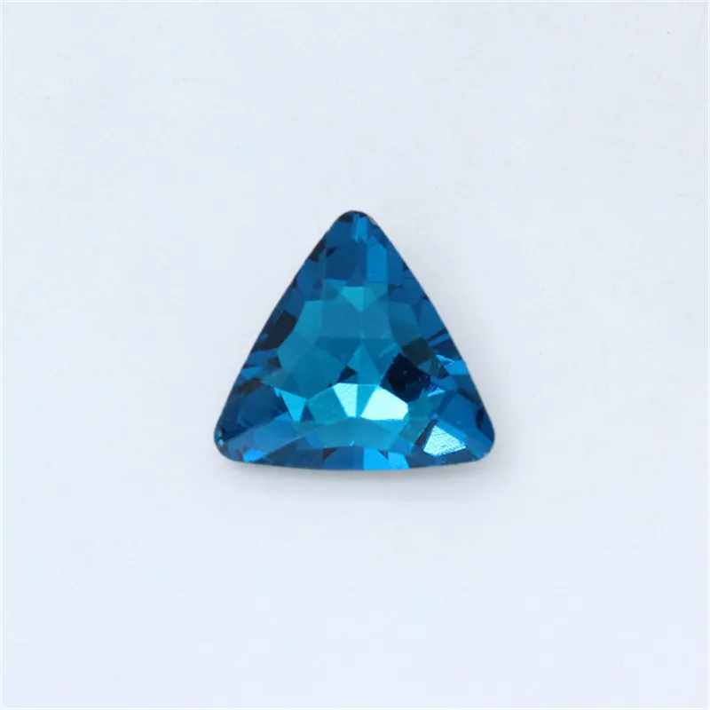 Peacock blue 8mm 10 шт. треугольные хрустальные 3D Подвески для ногтей Белые AB Стразы с серебряным острым дном голографическое искусство ногтей украшение маникюр - Цвет: Peacock blue 8mm