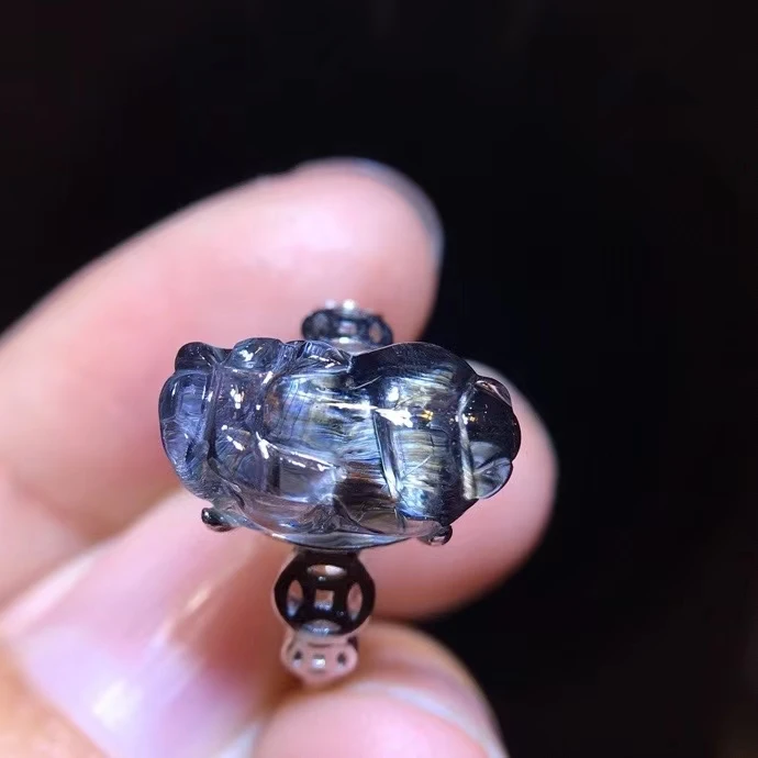 Женское кольцо с рутилированным кварцем регулируемое овальное 8 мм из