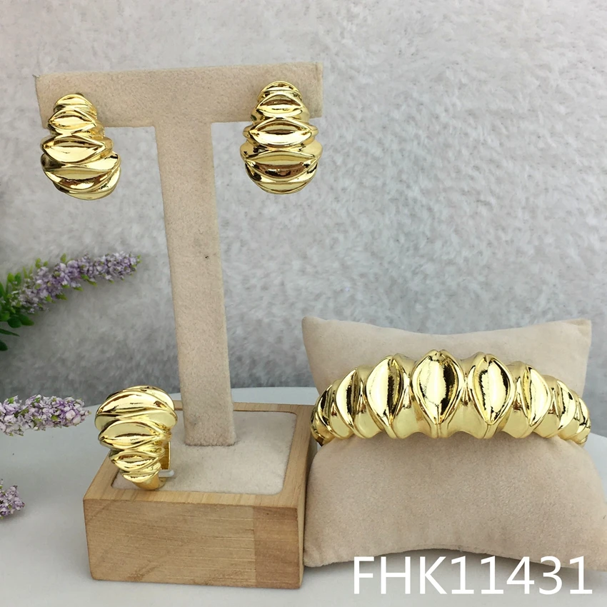 Yuminglai รัสเซียแฟชั่น3Pcs Luxury Gold สีบราซิลชุดเครื่องประดับต่างหูสร้อยข้อมือและแหวน FHK11431