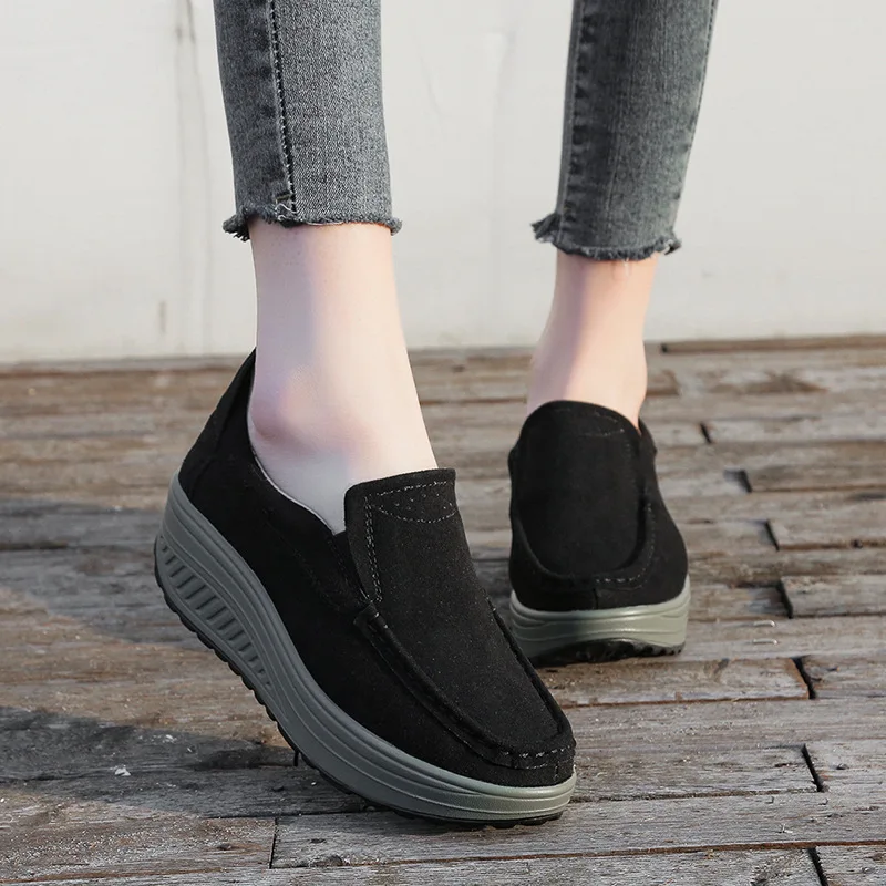 Кроссовки женские из натуральной кожи без шнуровки на танкетке 5 см