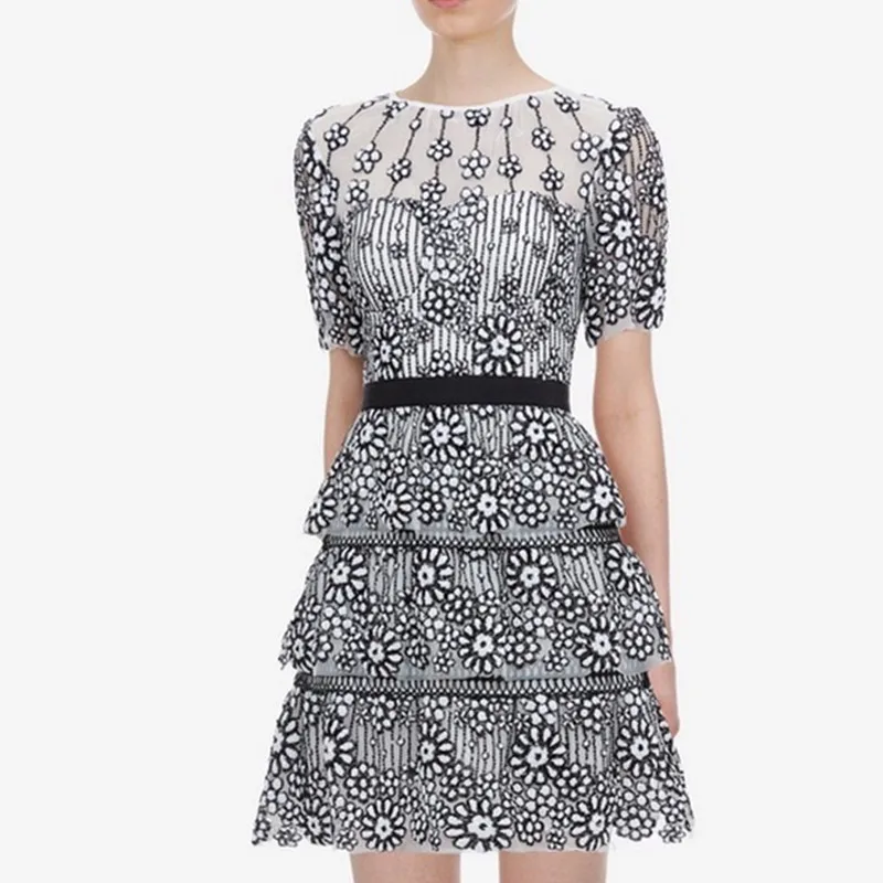 Женское платье с блестками SMTHMA белое подиумное Автопортрет вышивкой в виде