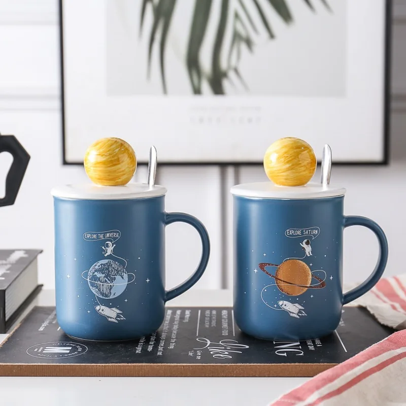 Керамическая кофейная кружка с 3d-изображением космонавта крышкой ложкой