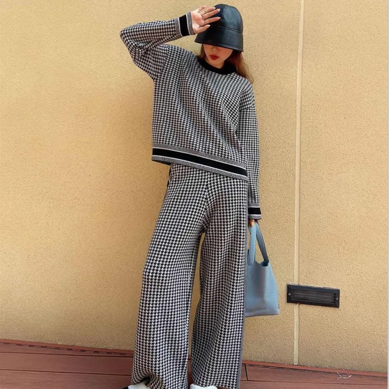

Capsule Series Of Classical Plover Case Knitwear Loose Two Piece Suit Female Wide Legged Qiu Dong Road