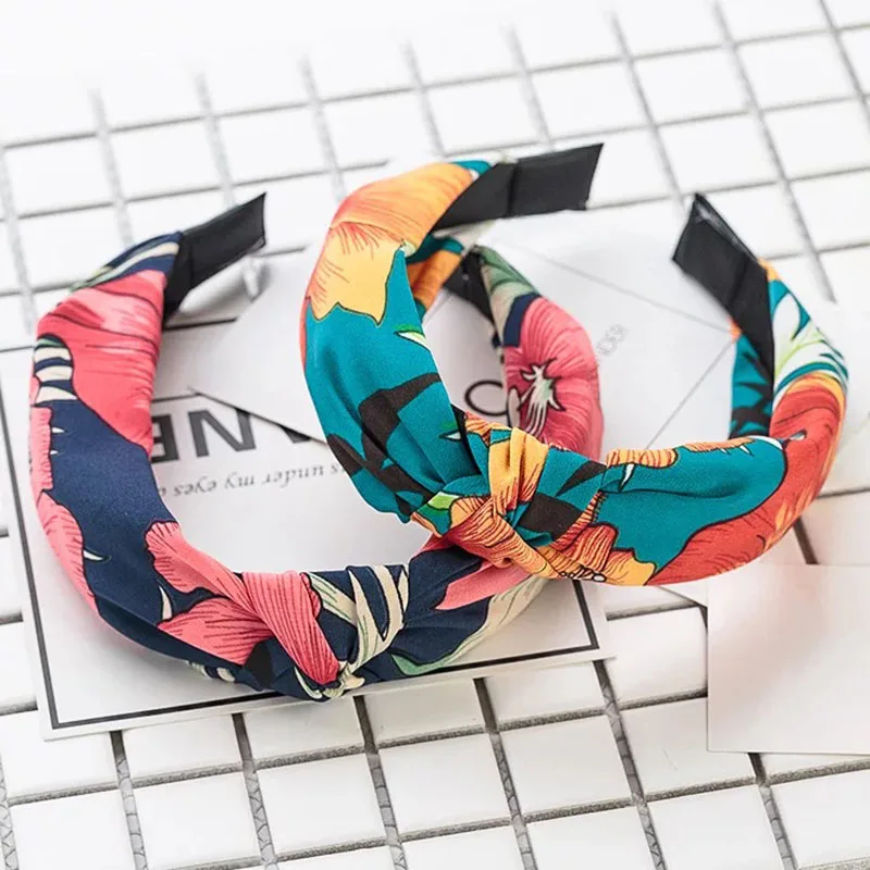 Женская повязка на голову широкая однотонная в цветочек горошек с бантом |