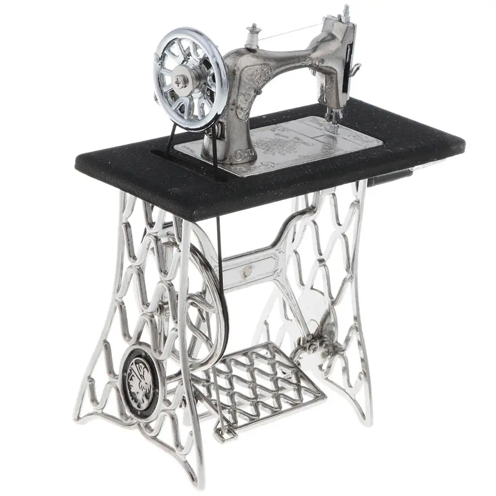 Миниатюрная швейная машина для кукольного домика в масштабе 1/10 |