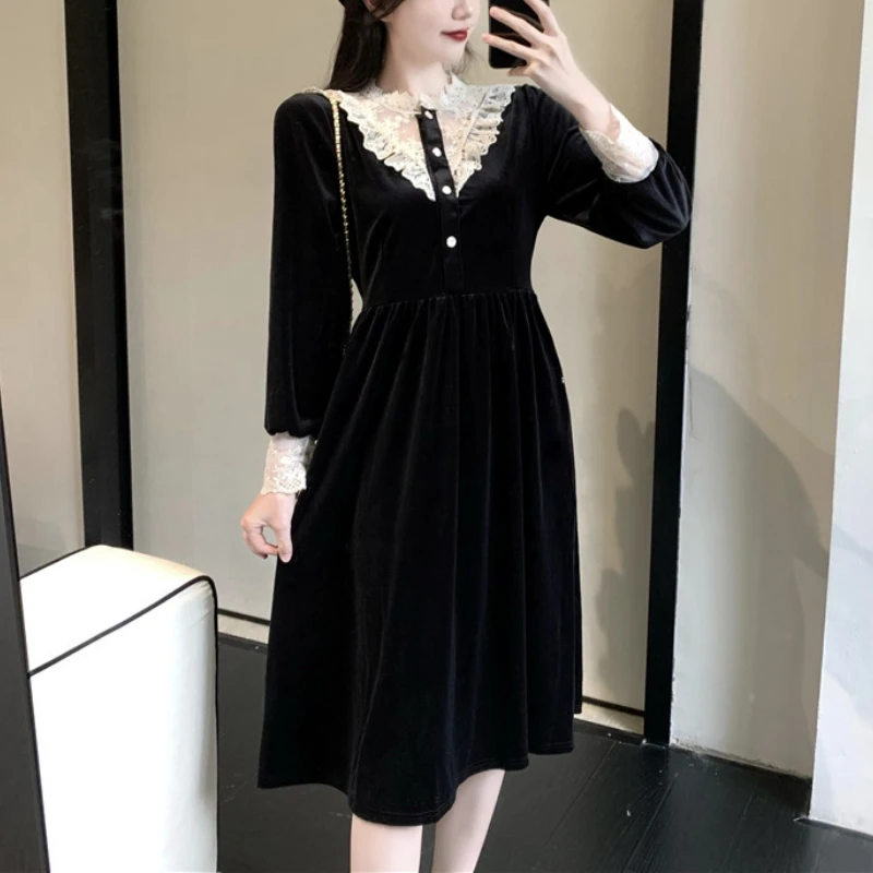 

French Vintage Velvet Dress Women Patchwork Lace Elegant Princess Midi Dress Female Casual Long Sleeve Korean Party Dresses 2021