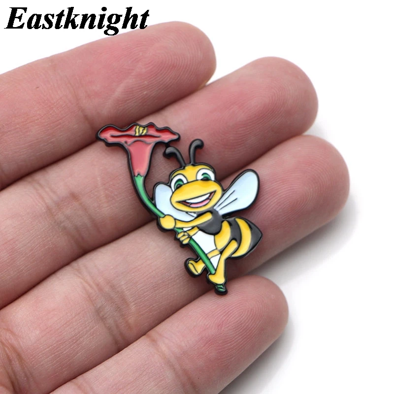 

V134 Home Alone Metal Enamel Pins and Brooches Fashion Lapel Pin Backpack Bags Badge Collection Gifts 1pcs