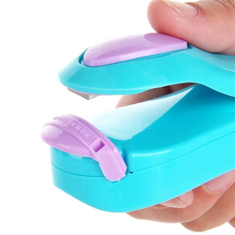 

Mini Hand-held Electric Snack Sealing Machine Hand-held Sealed Packaging Plastic Bags Sealed Food Bags Kitchen Tools Accessories