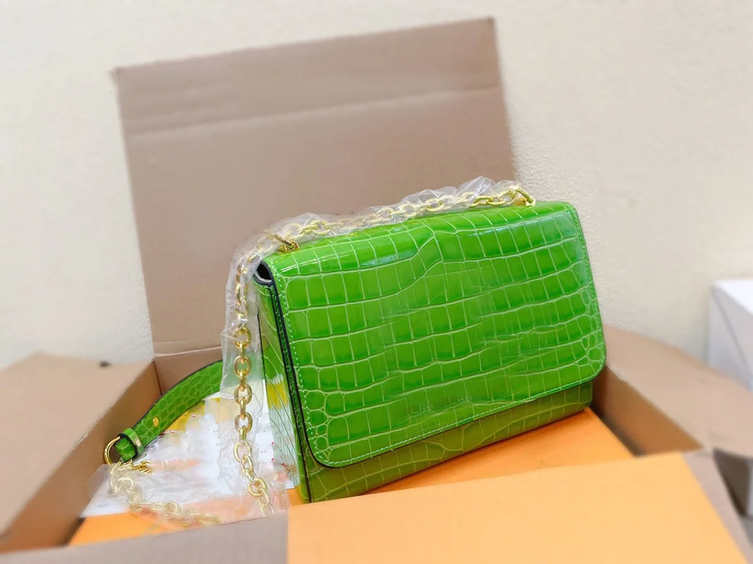 

100874 75 2021New women's fashion color twist lock one shoulder portable messenger bag