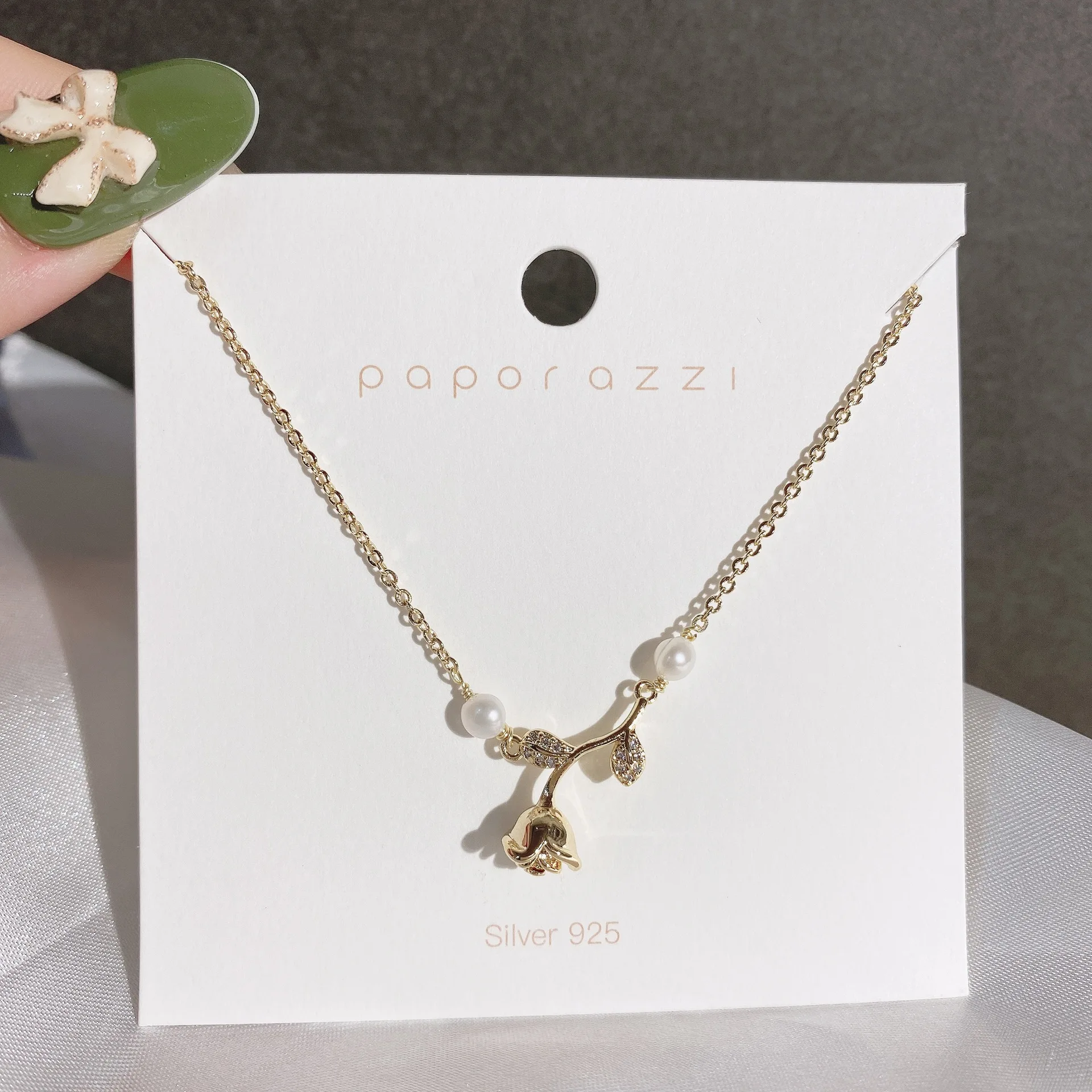 

Ожерелье женское с трехмерным цветком, колье из пресноводного короткого жемчуга в стиле ретро, с подвеской в виде Розы, подарок на день Свят...